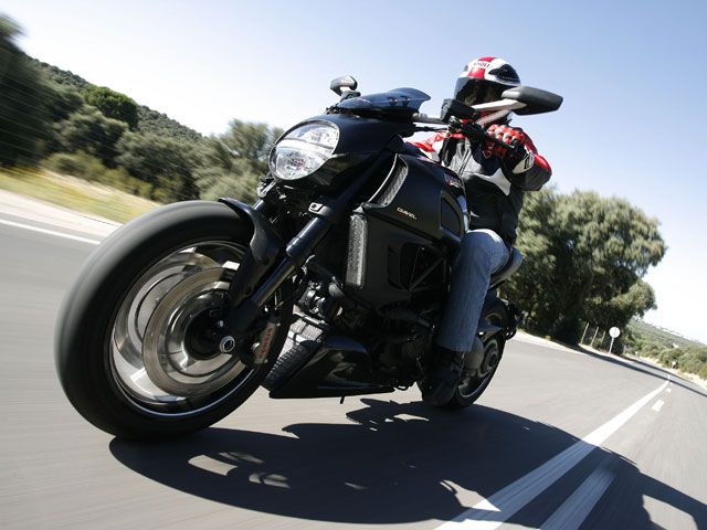 Ducati Diavel Carbon
