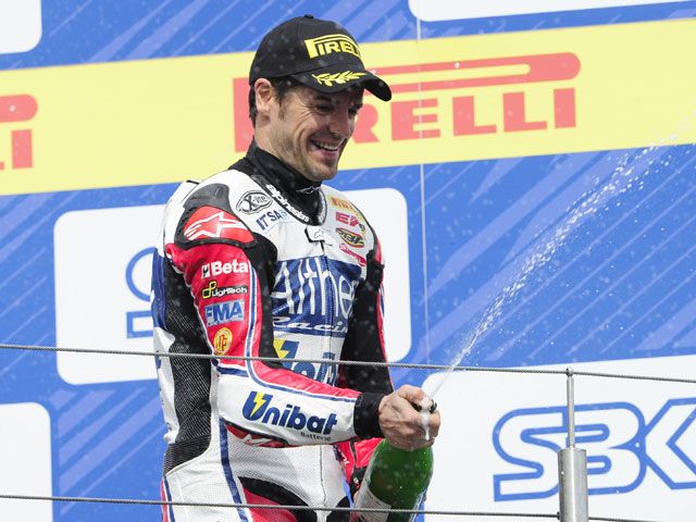 Carlos Checa, un poco más cerca del título