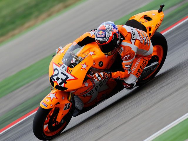 Stoner gana la carrera de MotoGP en MotorLand