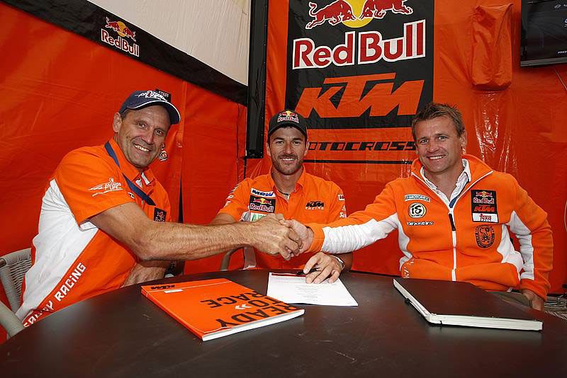 Marc Coma renueva su contrato con KTM