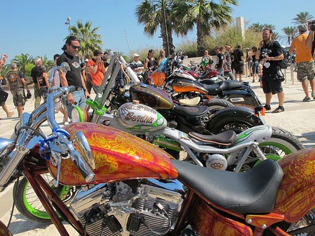 Miles de Harleys en la cita Big Twin Castellón