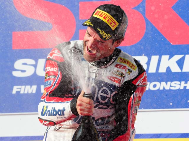 Carlos Checa: "Estoy muy cerca del título"
