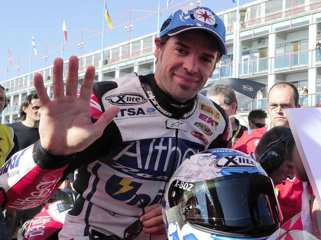 Carlos Checa campeón del Mundo de Superbike y la nueva Ducati Streetfighter