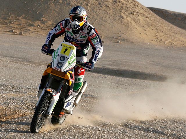 Marc Coma y Jordi Viladoms se mantienen arriba en el Faraones