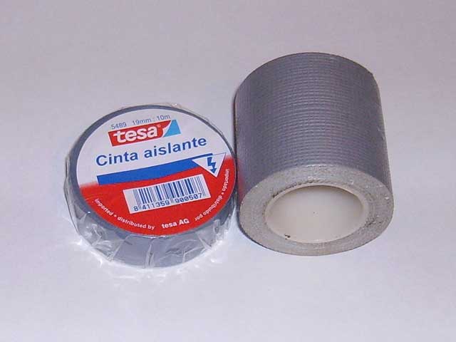 Reparaciones: cinta americana y cinta adhesiva