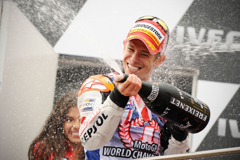Casey Stoner y Honda recuperan el título de Campeones del Mundo de MotoGP