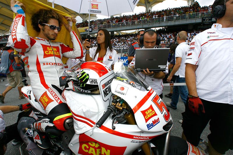 Marco Simoncelli fallece en el Gran Premio de Malasia de MotoGP