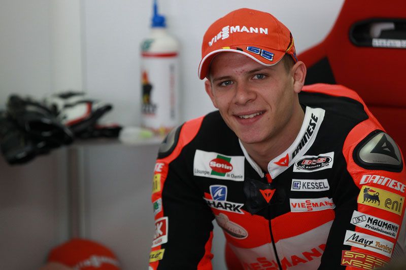 Stefan Bradl celebra el título de Moto2 un día antes