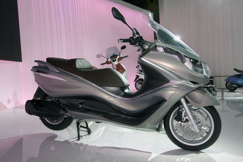 Piaggio X10