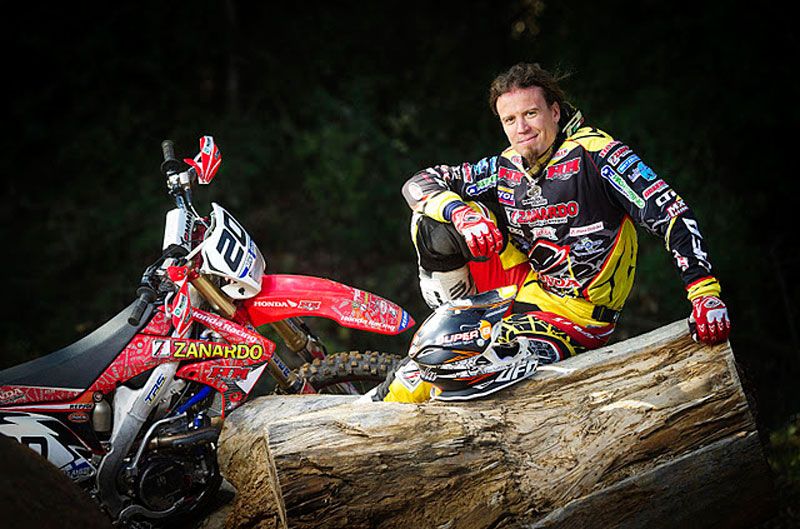 Mika Ahola ficha por JTG