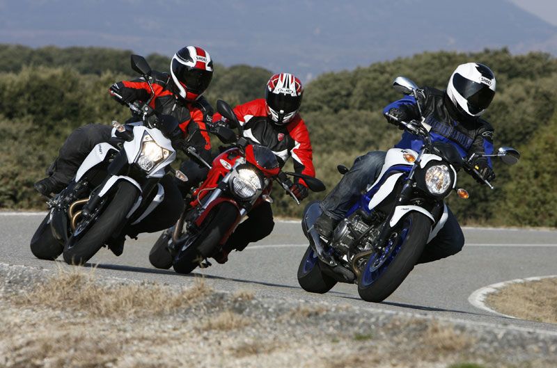 Comparativa Naked: Ducati Monster 696, Kawasaki ER-6n y Suzuki Gladius 650