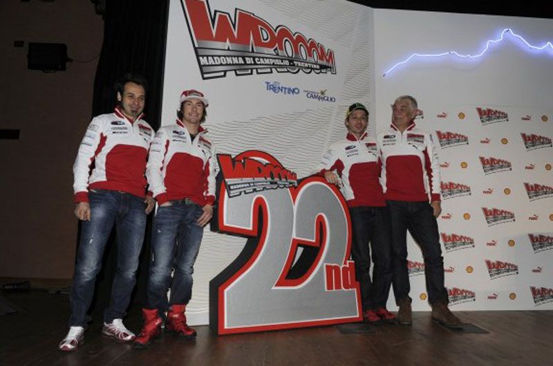 Valentino Rossi y Nicky Hayden en el Wrooom 2012