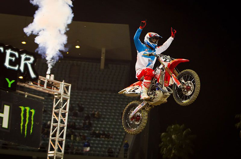 Chad Reed gana la tercera prueba del Mundial de Supercross