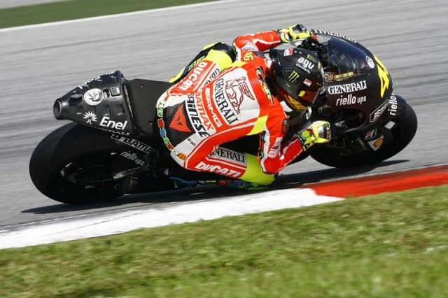 Rossi y Hayden pasan por el quirófano