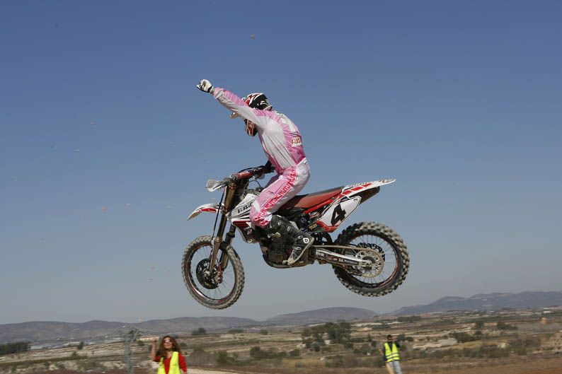 Álvaro Lozano gana la primera de MXÉlite en Albaida