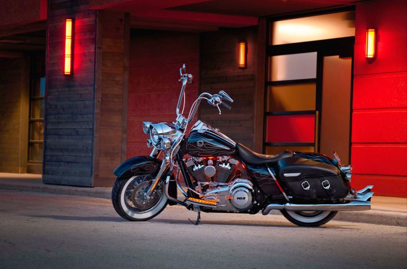 Customización de la Harley-Davidson FLHRC Road King Classic