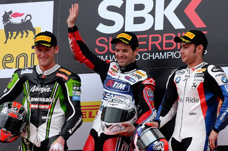 Doblete y liderato para Checa en Imola