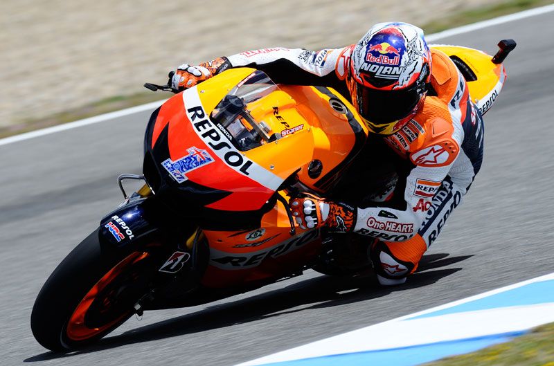 Stoner se impone a Lorenzo y Pedrosa en el GP de España de MotoGP