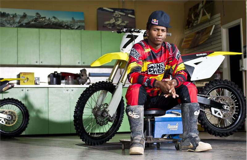 James Stewart ficha por Suzuki