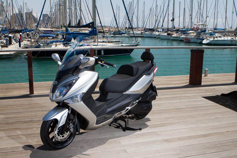 SYM Joymax 125/300. Presentación