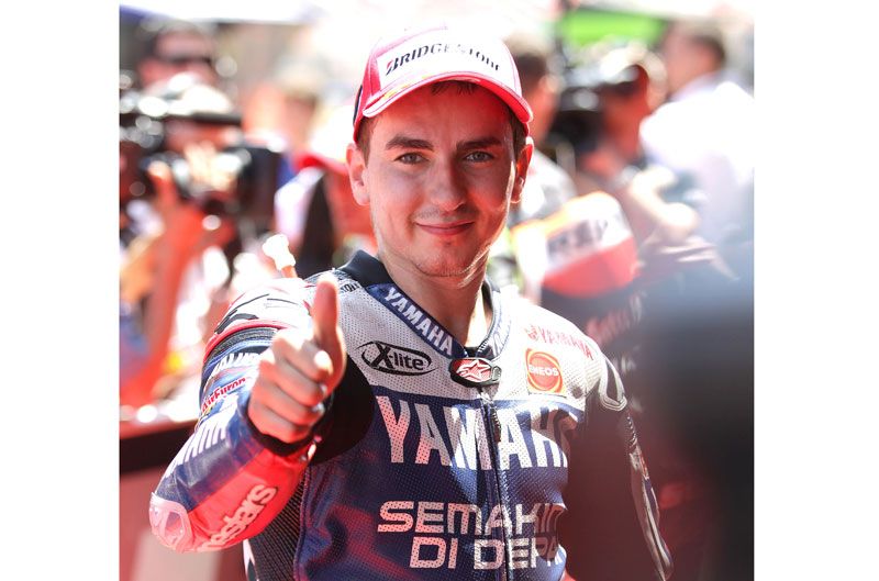 Lorenzo se exhibe en Montmeló