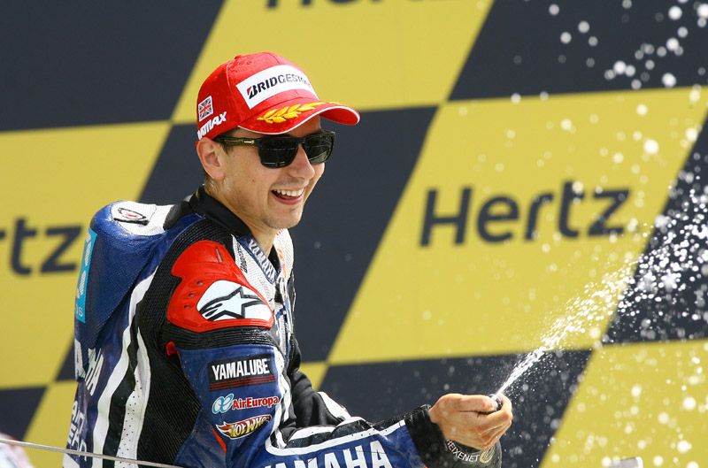 Lorenzo firma una nueva victoria en Silverstone