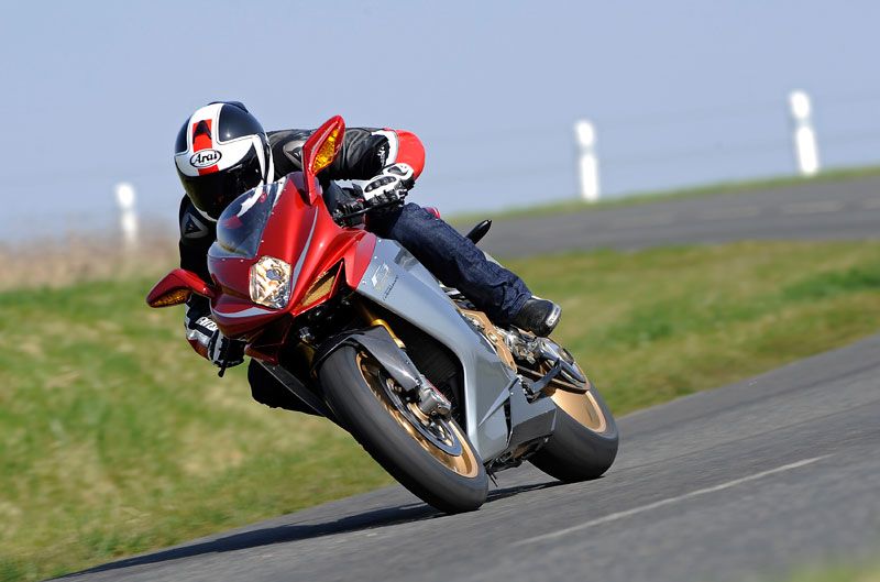 MV Agusta F3 Serie Oro y todo para ir al SBK de MotorLand