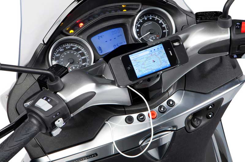 Piaggio Multimedia Platform conecta su X10 con iPhone