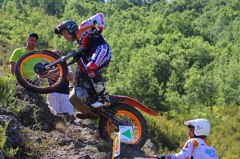 Toni Bou aumenta su ventaja en el nacional de Trial