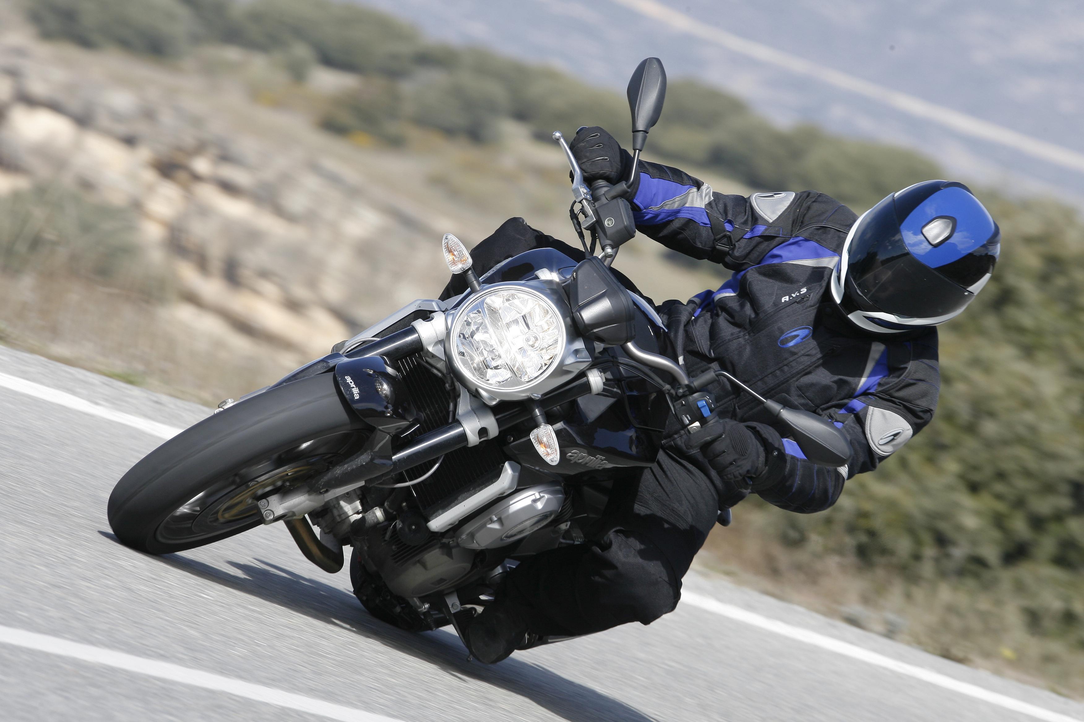 Qué moto comprar: Naked medias 2012