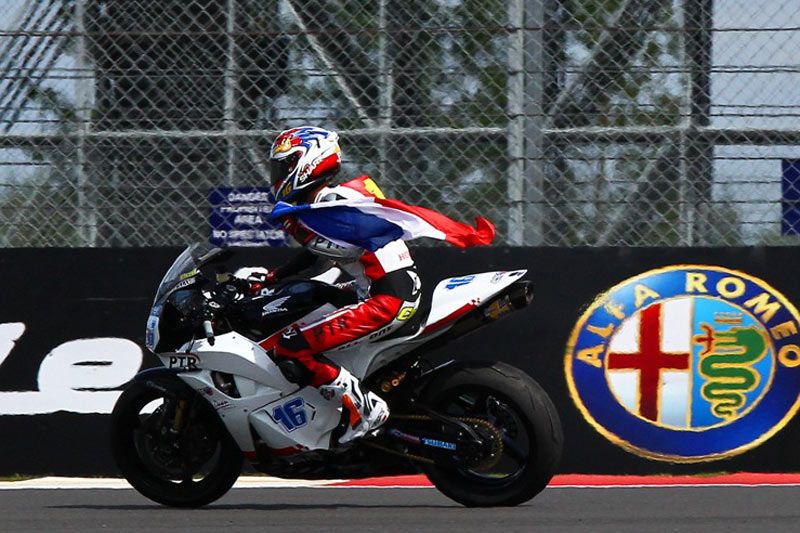 Duelo entre Cluzel y Lowes en Silverstone