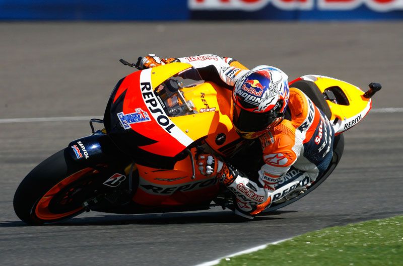 Stoner, Espargaró y Cortese dominan en los FP3 del GP de Indianápolis