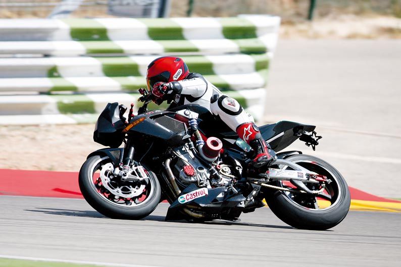 Benelli TNT (Trentino Naked Tre) Prueba