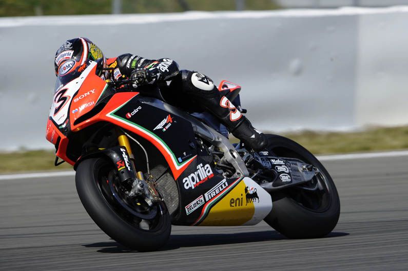 Biaggi recupera el liderato de SBK