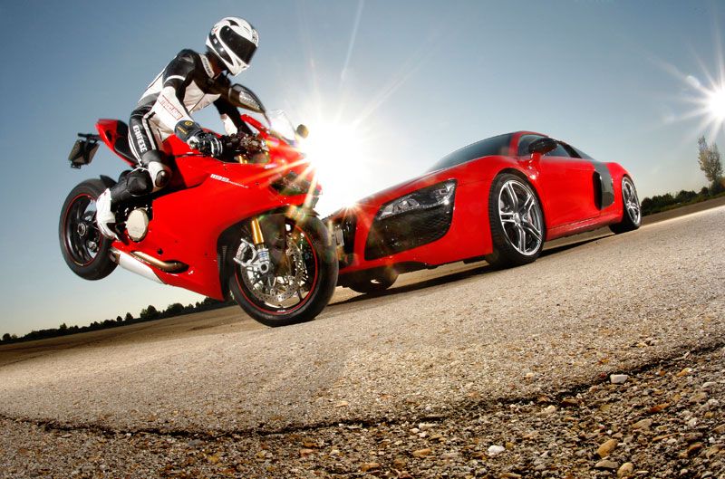 Ducati Panigale 1199 frente a Audi R8