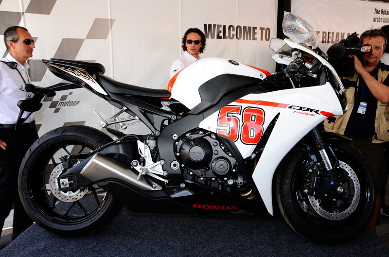 Ezpeleta se queda con la moto de Simoncelli