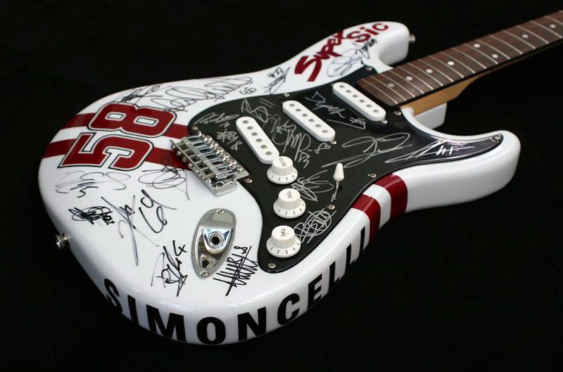 A subasta la guitarra Spirit of Marco