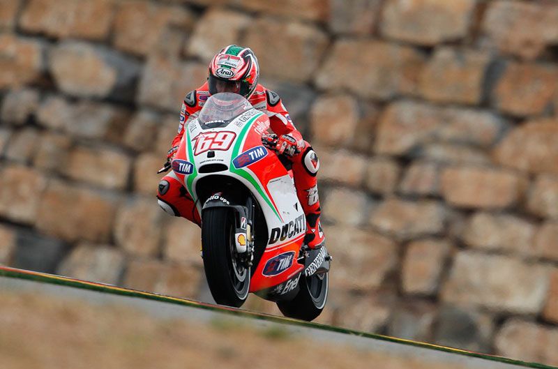 La lluvia y el aceite deslucen los FP1 del Gran Premio de Aragón