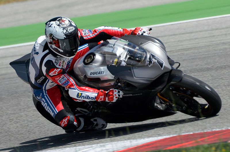 Checa ya rueda con la Ducati 1199 Panigale en MotorLand