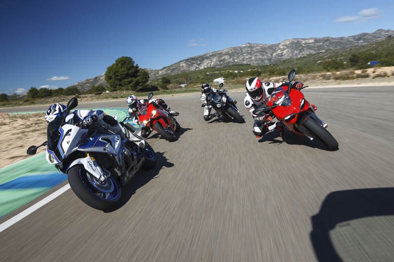 Comparativa BMW S1000RR, HP4, Ducati Panigale y Panigale S