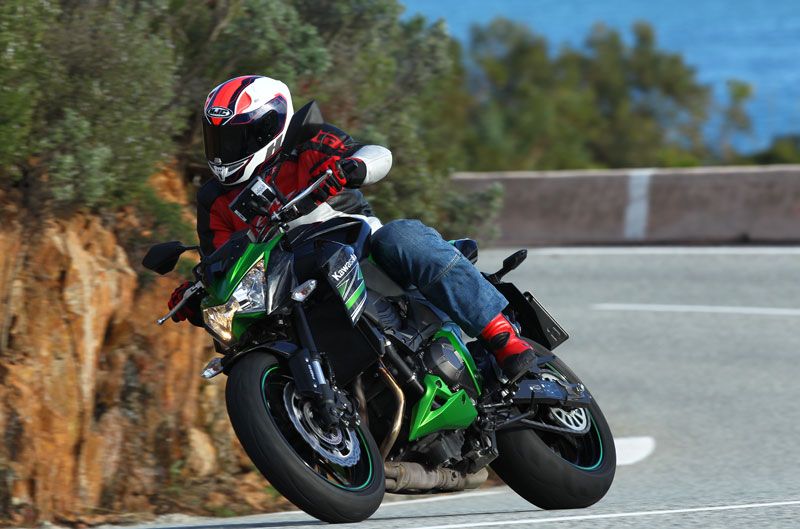 Kawasaki Z800 y entrenamientos MotoGP y SBK