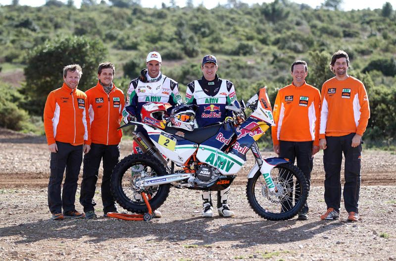 Marc Coma y Joan Pedrero descubren los colores de sus monturas para el Dakar 2013