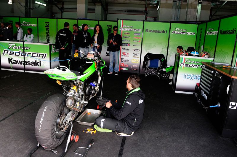Pedercini Kawasaki confirma su alineación de SBK