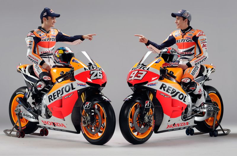 Dani Pedrosa y Marc Márquez muestran sus nuevas Honda de MotoGP
