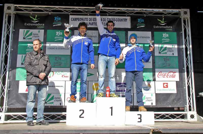 Oriol Mena vuelve a ganar en Cross Country