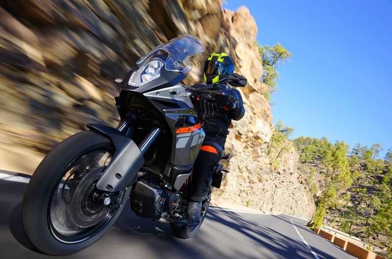 Entrevista a Rossi y presentación KTM 1190 Adventure