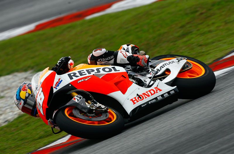 Pedrosa, Lorenzo y Márquez en una décima. Rossi cuarto