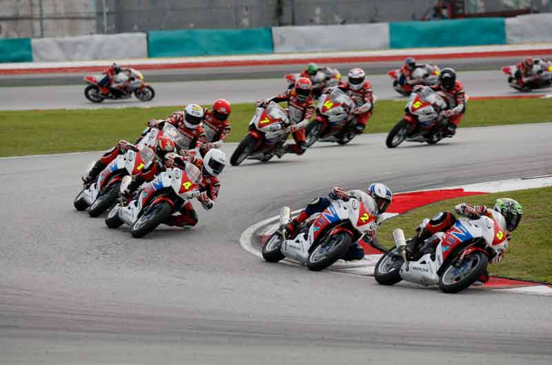La Federación Catalana de Motociclismo presenta la Copa Honda CBR250R