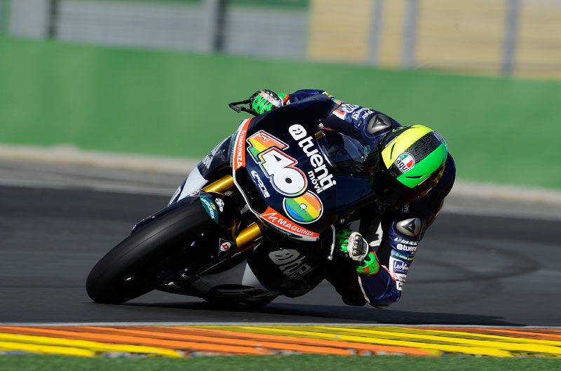 Espargaró y Viñales marcan el ritmo en Valencia