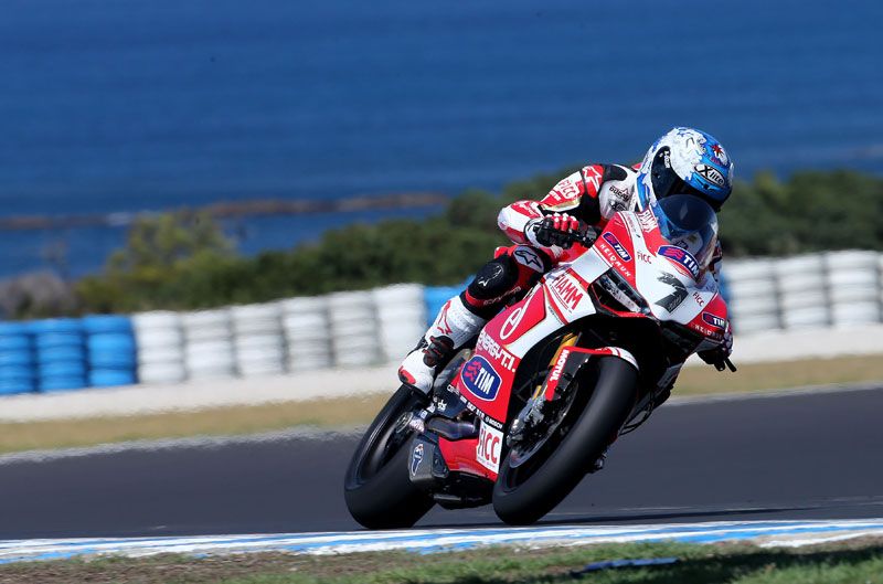 Checa ya lidera con la Panigale